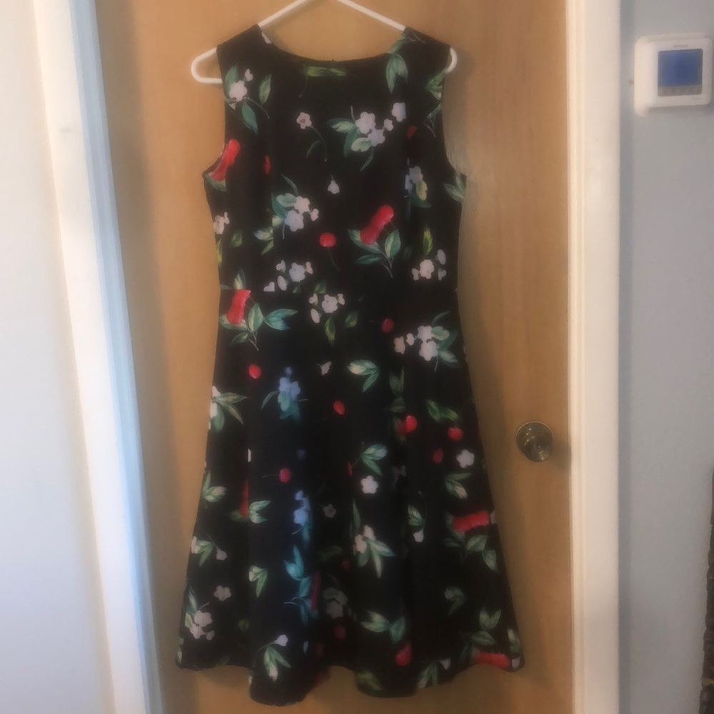 Beautiful Sleeveless Dress Cherries White Blossoms
Lightweight Size Large